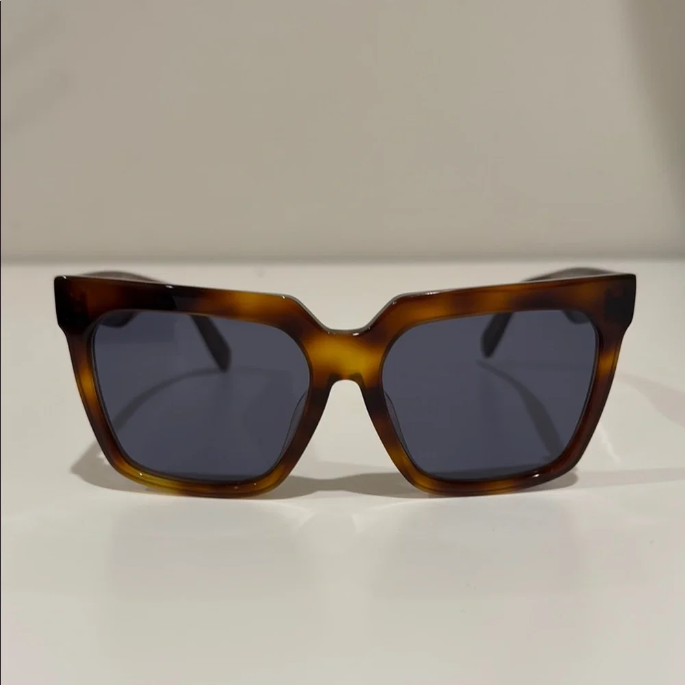 Tortoise Shell Square Sunglasses - Picture 3 of 4